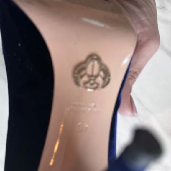 Oscar Tiye blue velvet heels. - Picture 3 of 5